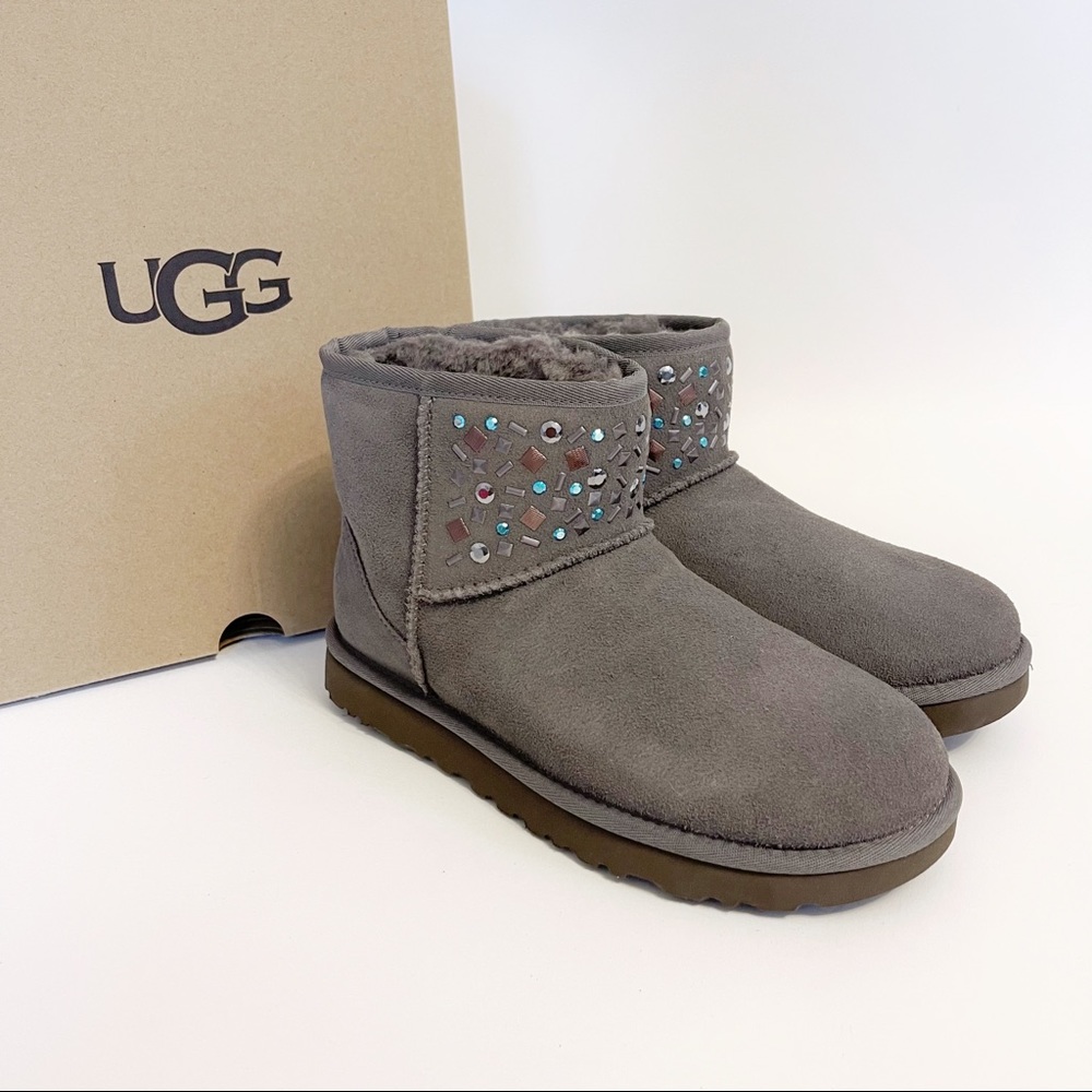 NWT UGG CLASSIC MINI STUD II BOOTS